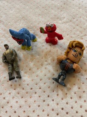 Assorted Kids Toy Figures Set of 4 Elmo Huggy Wuggy He-Man Outdoor Sportsman